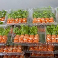 สลัดโรลหน้าโรงแรมแม่กลองโฮเต็ล