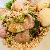 ข้าวหมูทอด-ไก่ทอด น้ำจิ้มแจ่ว หมู่บ้านคณาทรัพย์ หมู่บ้านคณาทรัพย์