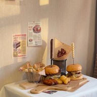 BARK Burger Bar สะพานใหม่