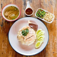 ตู้ข้าวมันไก่ สาขาทองหล่อ