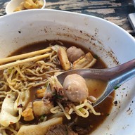 เมนูของร้าน ก๋วยเตี๋ยวเรือรสนิยม ต้นตำรับ หมู่บ้านสายฝน1 อ.เมือง ขอนแก่น