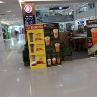 หน้าร้าน Douzo ice  tea bar ซีคอนสแควร์  ชั้นบี1 โซนกลางห้าง