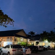 หาดแสงจันทร์ซีฟู้ดแอนด์รีสอร์ท หาดแสงจันทร์ซีฟู้ดแอนด์รีสอร์ท