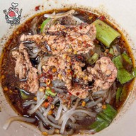 เมนูของร้าน ก๋วยเตี๋ยวคลุกฝุ่น .