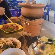 โย่ง แซ่บเลยอาหารอีสานรสแซ่บ