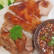 หมูปิ้งโบราณ แม่สมบูรณ์ ข้าวเหนียวหมูปิ้ง แม่สมบูรณ์