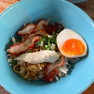 เมนูของร้าน ก๋วยเตี๋ยวไข่ คุณแหม่ม