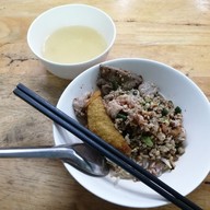 เมนูของร้าน ก๋วยเตี๋ยวตรอกโรงหมู ซอยสุกร