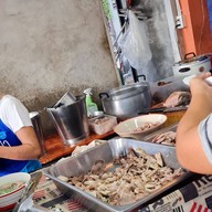 ต้มเลือดหมูระยอง