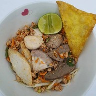 เบนซ์เตี๋ยวต้มยำมะนาวสด ก๋วยเตี๋ยวต้มยำ จันทร์หุ่นบำเพ็ญ