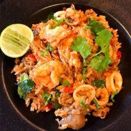 กระเพราร้อยรสตามสั่งอาหารป่า