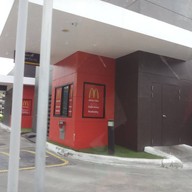 หน้าร้าน McDonald's บิ๊กซี บางพลี (ไดร์ฟทรู)
