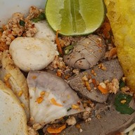 เบนซ์เตี๋ยวต้มยำมะนาวสด ก๋วยเตี๋ยวต้มยำ จันทร์หุ่นบำเพ็ญ