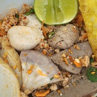 เบนซ์เตี๋ยวต้มยำมะนาวสด ก๋วยเตี๋ยวต้มยำ จันทร์หุ่นบำเพ็ญ