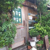 หน้าร้าน Amitr & Friends Cafe