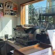 ACACIA Coffee House - บ้าน กาแฟ อาเคเซีย หมู่บ้านโกลเด้นทาวน์ศรีราชา-อัสสัมชัญ ถ.เก้ากิโล