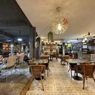 แอท พระนคร คอฟฟี่เฮ้าส์ & เรสเตอรองท์  สาขา 1