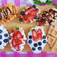 หน้าร้าน ครอฟเฟิล วาฟเฟิล ไส้ทะลัก