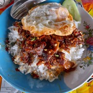 เมนูของร้าน ร้านแม่โอ ก๋วยเตี๋ยว-อาหารตามสั่ง