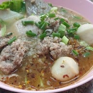 เมนูของร้าน รุ่งเรือง (ตั๋ง) ก๋วยเตี๋ยวหมู สุขุมวิท26 เจ้าเก่า ร้านหัวมุมนะจ๊ะ