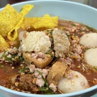 ก๋วยเตี๋ยวลูกชิ้นวังชะโอน by สี่แคว สาขารัชดา 36