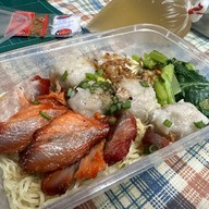 เมนูของร้าน ฟู่ บะหมี่ปู เกี๊ยวกุ้ง หมูแดง หมูกรอบ รัชดาภิเษก-ท่าพระ