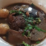 ร้านก๋วยเตี๋ยวเนื้อ สุดอร่อย (น้ำคลำ)