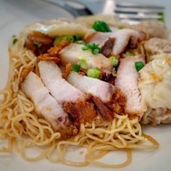 เมนูของร้าน ก๋วยเตี๋ยวบะหมี่เฮียนพ  สุราษฎร์ธานี
