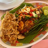 ร้านส้มตำลั่นทุ่ง by อัม