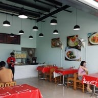 บรรยากาศ กะเพราริช มิตรมาเก็ต