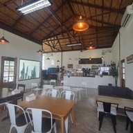 บรรยากาศ Catfish cafe ร้านยอดฮิต สาขา 1 Halal