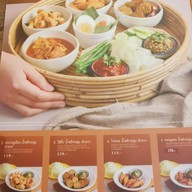 เมนู Ongtong Khaosoi (อองตอง ข้าวซอย) อารีย์