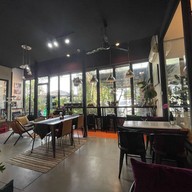 Arrivals Cafe Gallery สุวินทวงศ์
