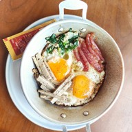 เมนูของร้าน Catfish cafe ร้านยอดฮิต สาขา 1 Halal