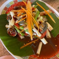 ร้านส้มตำลั่นทุ่ง by อัม