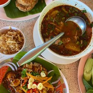 ร้านส้มตำลั่นทุ่ง by อัม