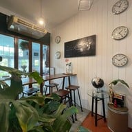 Arrivals Cafe Gallery สุวินทวงศ์