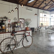 บรรยากาศ Catfish cafe ร้านยอดฮิต สาขา 1 Halal