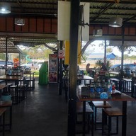บรรยากาศ ก๋วยเตี๋ยวเรือไดโนเสาร์ -