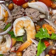 ก๋วยเตี๋ยวไก่ตุ๋นมะระ หมู่บ้านกัสโต้