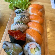 ข้าวปั้น ซูชิเฮ้าส์ (หน้าศาล) ข้าวปั้น ซูชิเฮ้าส์ (หน้าศาล)