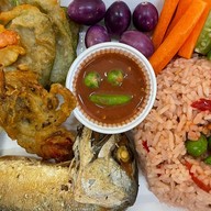 ข้าวคลุกน้ำพริก ครัวแม่ศรีฯ