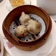 เมนูของร้าน ซั่งไห่เสี่ยวหลงเปา(ข้าวมันไก่ซั่งไห่) ติดถนนก่อนถึงตลาดบองมาร์เช่