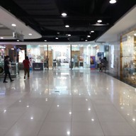 หน้าร้าน พูจองคลินิก อิมพีเรียลเวิลด์ สำโรง