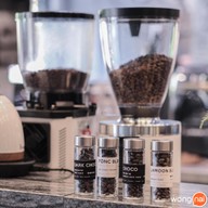 Fonc coffee&cafe Nakhonpathom แอล.เอช.เอ็ม แคปปิตอล (สำนักงานใหญ่) ฟองซ์ คอฟฟี่&คาเฟ่