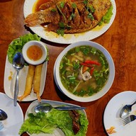 บ้านไม้แดง แม่สะเรียง