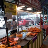 หน้าร้าน สถานีไก่ทอดตลาดรถไฟขจรวิทย์