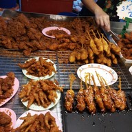 เมนูของร้าน สถานีไก่ทอดตลาดรถไฟขจรวิทย์