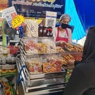 หน้าร้าน ร้านป้านิด ลูกชิ้นยืนกิน
