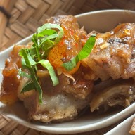 เมนูของร้าน ก๋วยเตี๋ยวเรือ ร้าน ณ อยุธยา ริมคลองบางระมาด